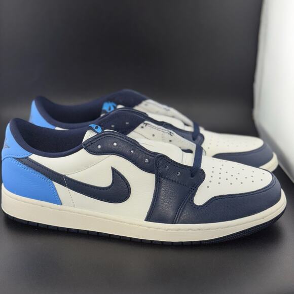 Jordan 1 Low OG Obsidian UNC